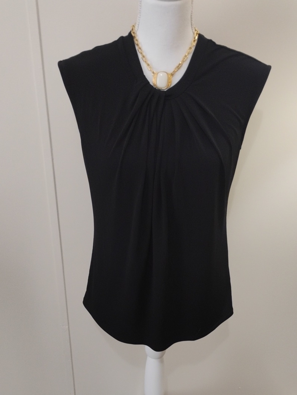 Liz Claiborne Black Sleeveless Gathered Neck Top